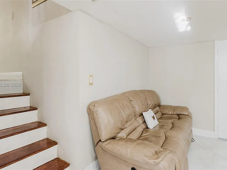 1300 NE 204th St — Photo 13