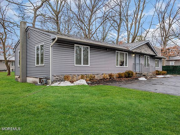 4th image of 435 E County Line Road