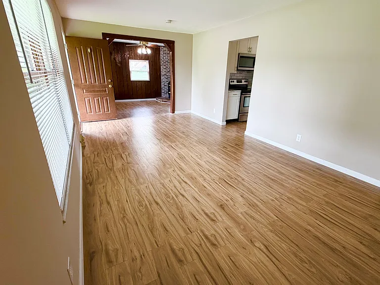11200 Fawnway Dr — Photo 4