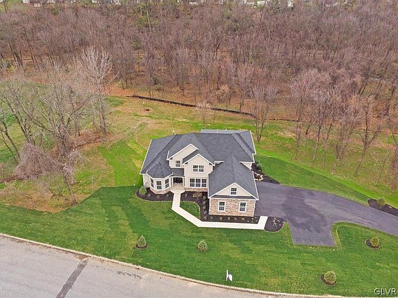 5th image of 237 Lewis Cir