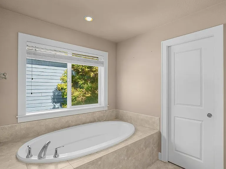 3426 Doubletree St — Photo 9