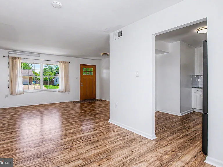 1607 N Brunswick St — Photo 9