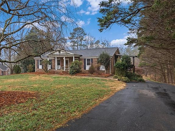 3rd image of 146 Foxcroft Dr