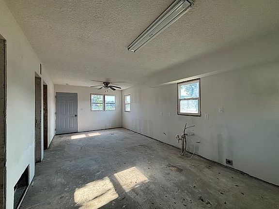 2nd image of 225 W Park St