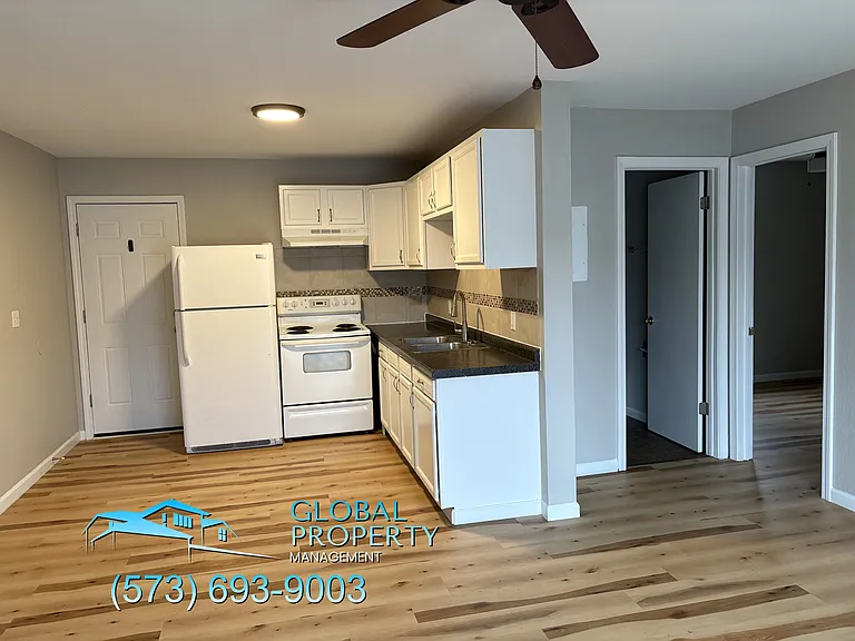Lakefront Apartments — Photo 27