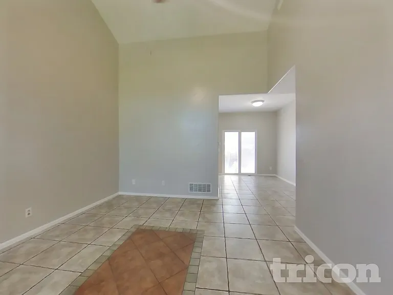 3750 S Quemoy Way — Photo 2