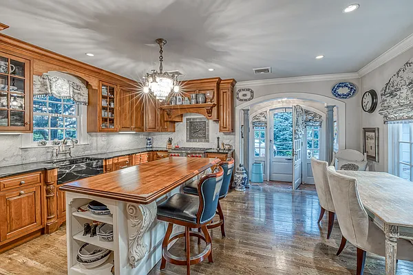 Sold by Century 21 American Homes | media 10