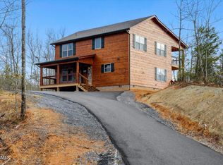 1042 Mathis Hollow Rd, Gatlinburg, TN 37738