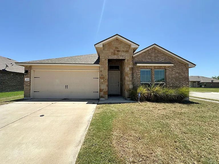 300 Danielle Dr — Photo 1
