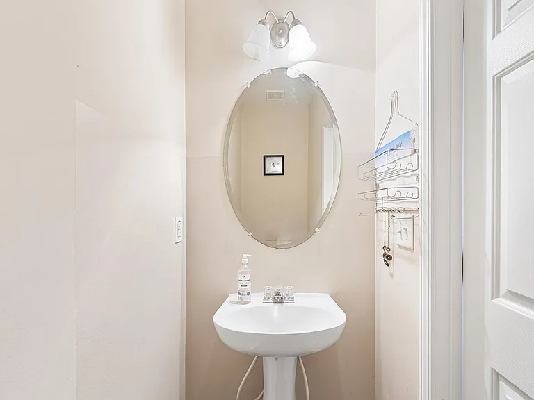 5529 Chatham Cir — Photo 24
