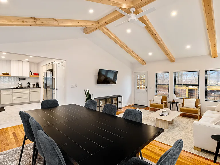 665 E Ridge Rd — Photo 10