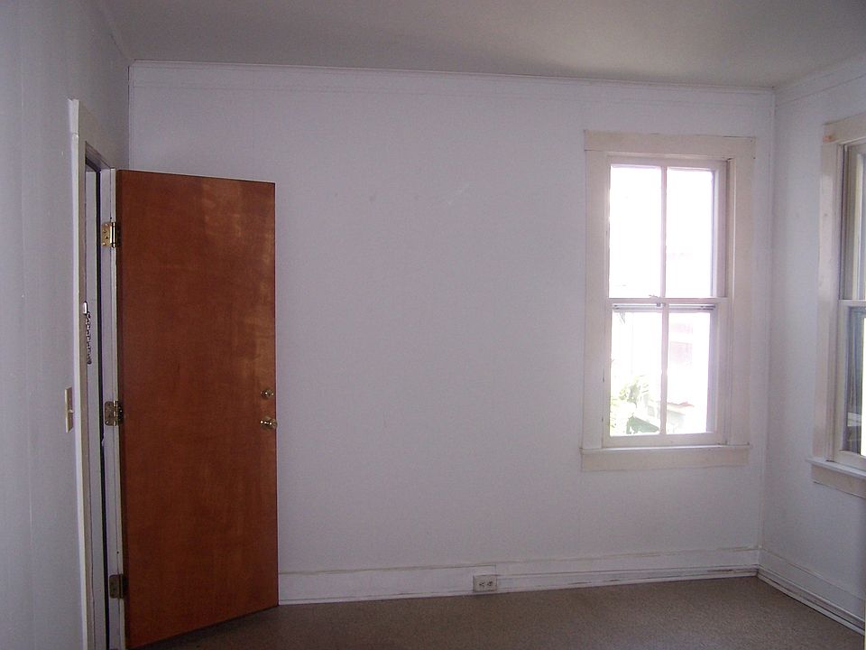 2nd image of 189 Green St APT 3
