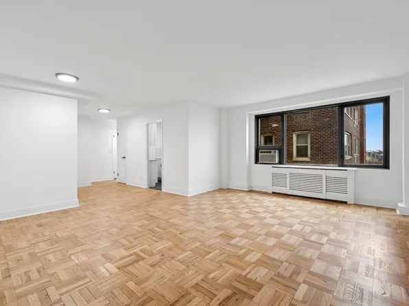 900 West 190th Street 12K image 3 of 6