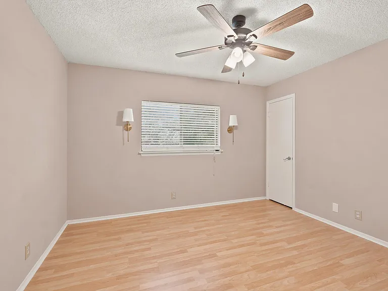 2410 Cedar Trce — Photo 11