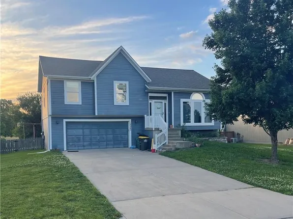 19985 Crestone St, Spring Hill, KS 66083