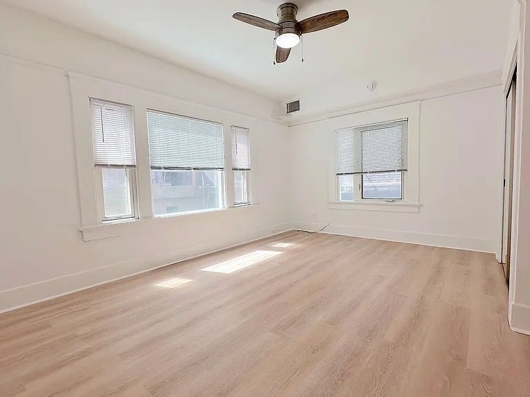2142 5th Ave — Photo 35