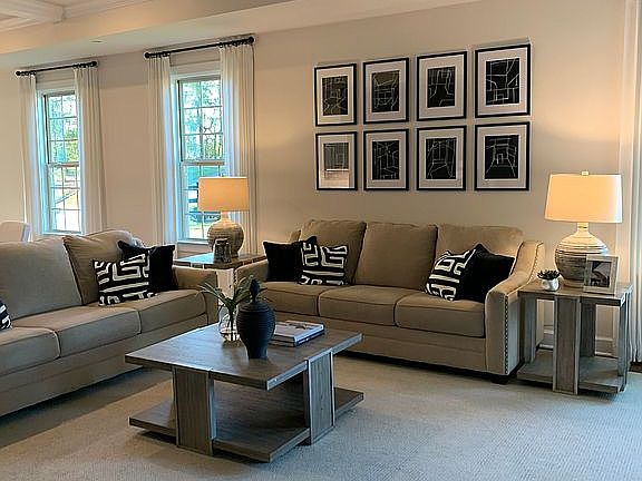 Great Room with 9’ceilings 