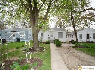 3327 N 37th St, Omaha, NE 68111