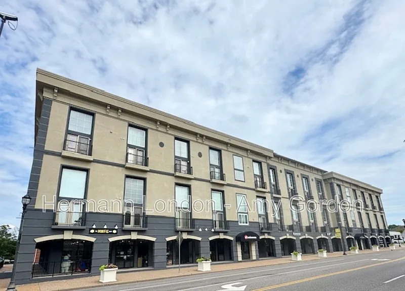 1 bed, 1.5 bath, 868 sqft, $1,795 — Photo 1