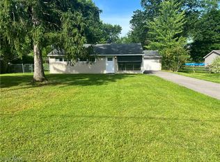 9854 E Idlewood Dr, Twinsburg, OH 44087