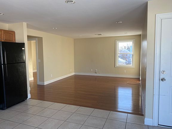 2nd image of 154 Mercer St #2