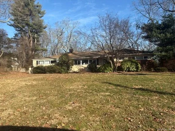 3 Stafford Avenue, Woodbury, NY 11797
