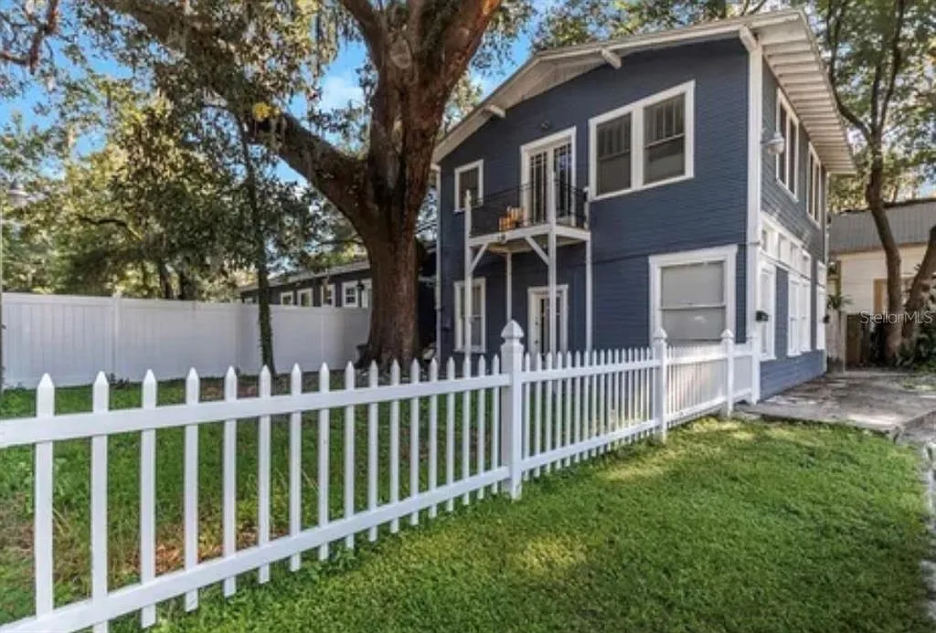 210 E Plymouth St — Photo 1
