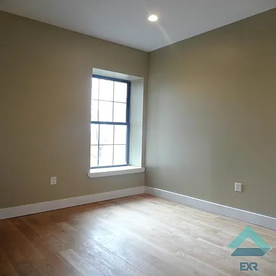 Rented by EXR | media 58