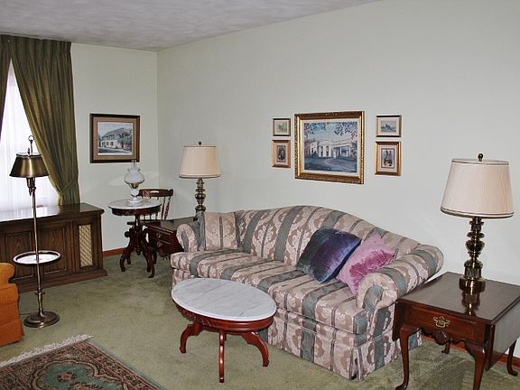 3rd image of 714 Parkway Dr