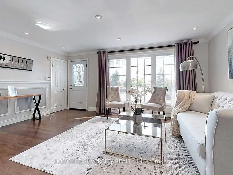 256 Weighton Dr — Photo 3