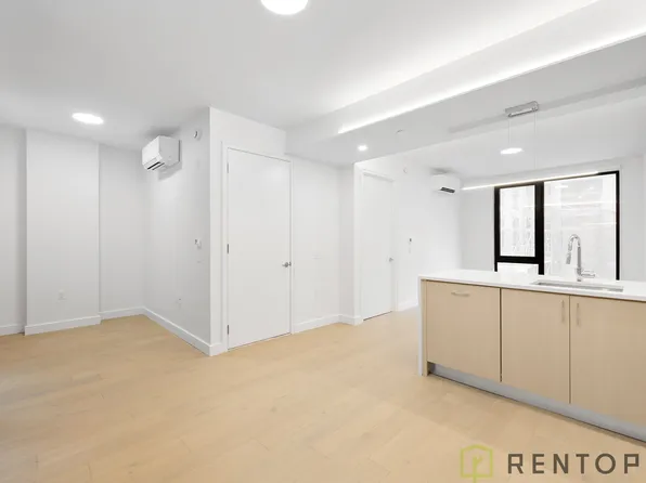 555 West 45th Street 1H image 2 of 19