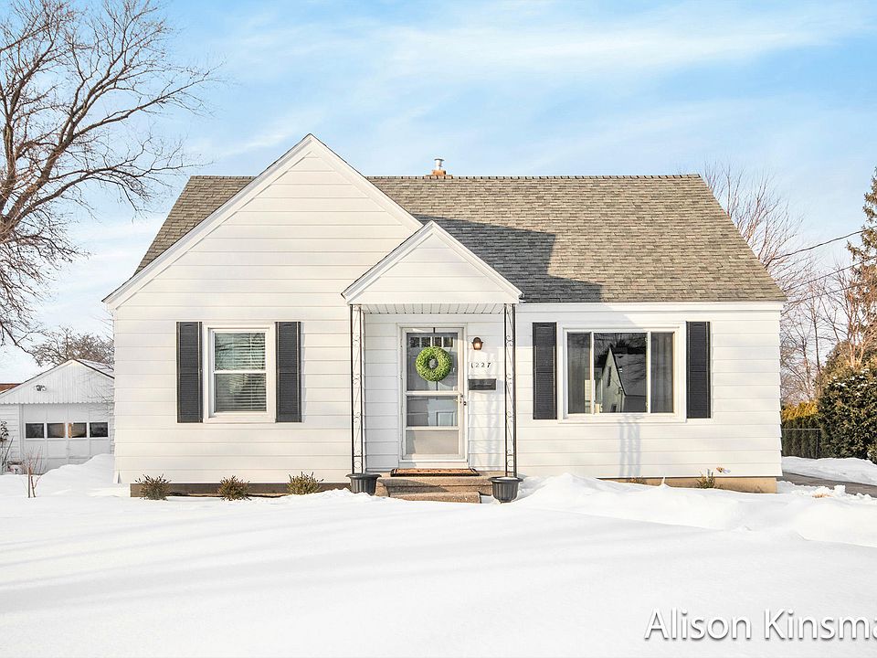 1st image of 1227 Kelsey St NE