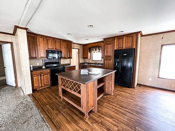 4th image of 17 Southwood Cir