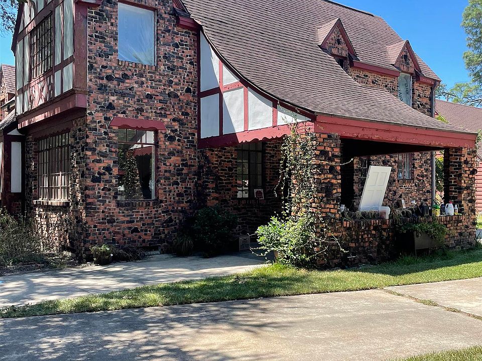 2nd image of 3423 Procter St