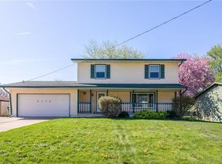 8304 Ridgemont Dr, Urbandale, IA 50322