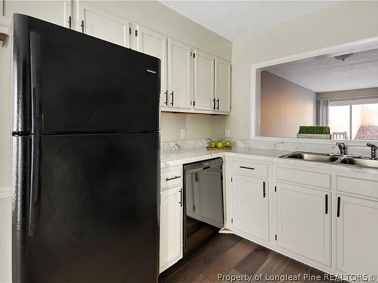 5940 Laguna Dr — Photo 10