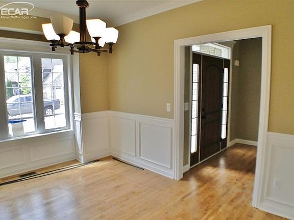 5th image of 12325 Worthington Ct