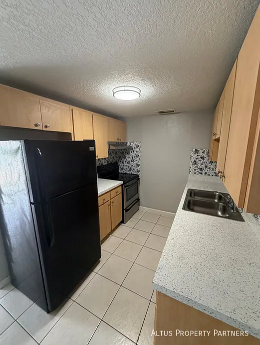 1 bed, 1.0 bath, 500 sqft, $1,200 — Photo 2