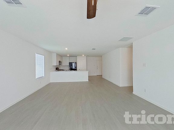 4th image of 814 Ginkgo Way