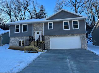 2901 N Grandview Ave, Dubuque, IA 52001