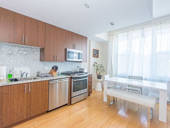 5th image of 50 Oceana Dr E #5