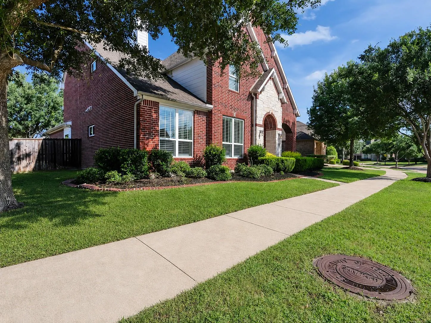 5 bed, 4.0 bath, 3319 sqft, $3,300 — Photo 2