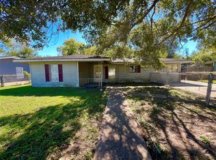 816 E Wilkins St, Angleton, TX 77515