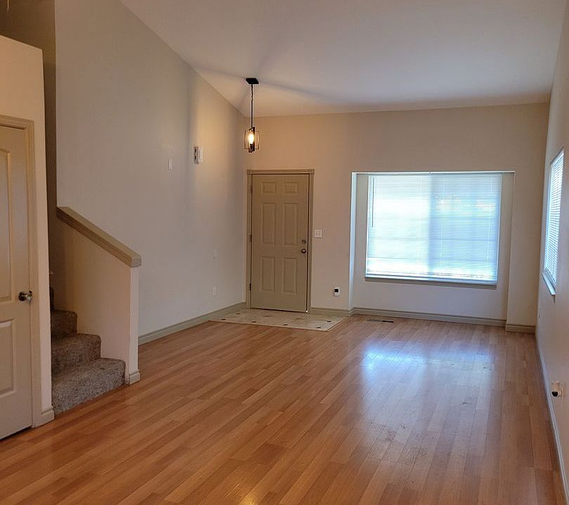 1st image of 412 Alexander St NE
