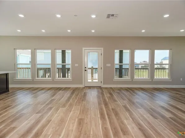 116 Whooping Crane St, Port O Connor, TX 77982