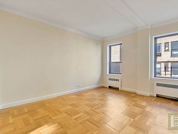 4th image of 157 W 79th St APT 12C