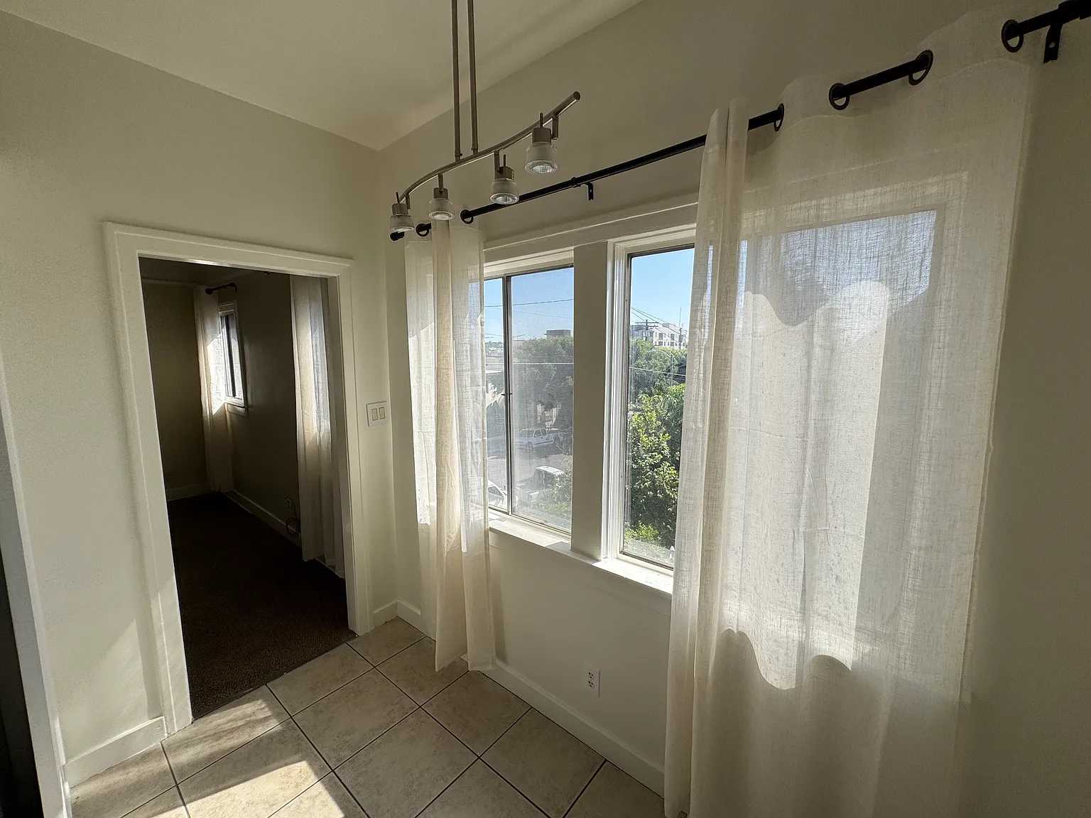 1 bed, 700 sqft, $1,745 — Photo 2