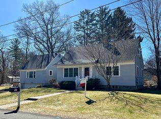 17 Houghton Ln, Littleton, MA 01460