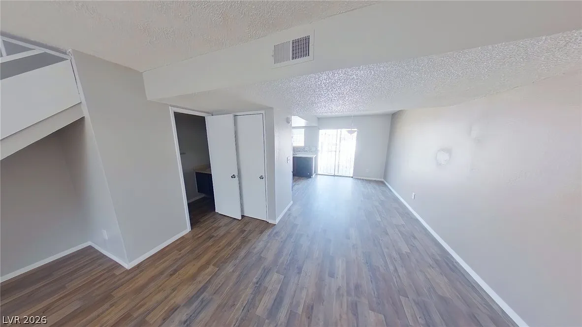 2 bed, 1.5 bath, 1080 sqft, $1,375 — Photo 3