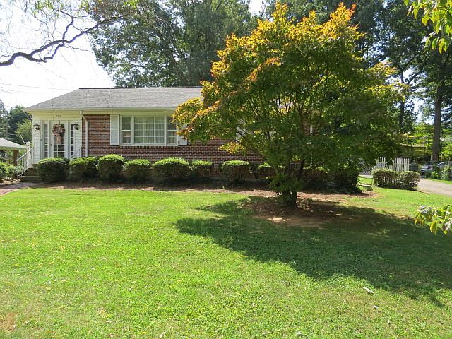 1st image of 2203 Woodland Dr